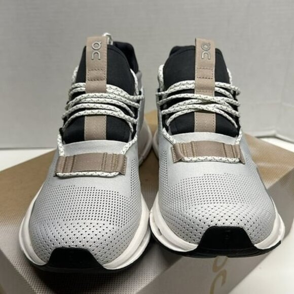 Orbit Runner sneaker in lightweight technical fabric and mesh. - Picture 2 of 6